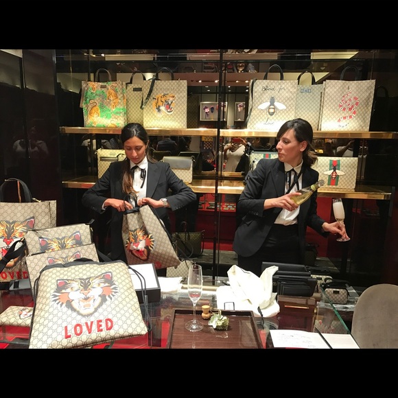 In Rome buying more goodies! 🇮🇹 - Picture 1 of 4