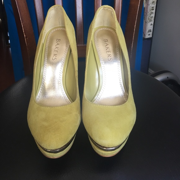 Bakers 6.5 lime green 5in heels 👠 worn once - Picture 4 of 5