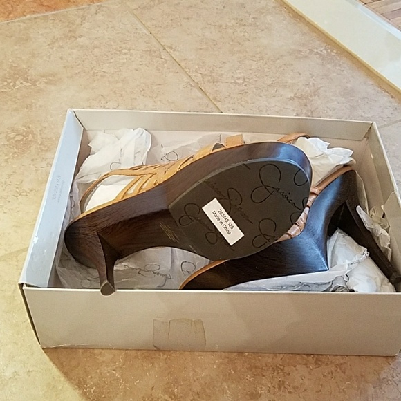 Heels - Picture 2 of 3