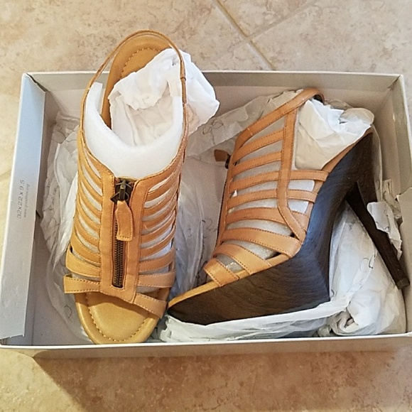 Heels - Picture 3 of 3