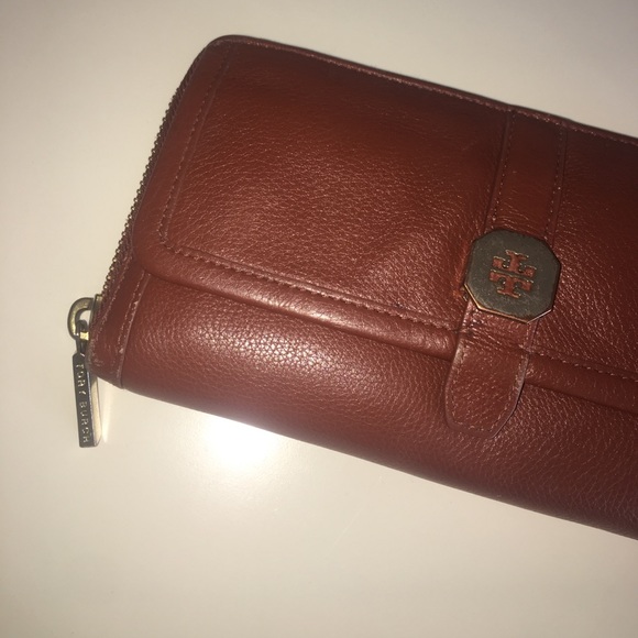 Tory Burch Zip Around Wallet - Picture 2 of 5