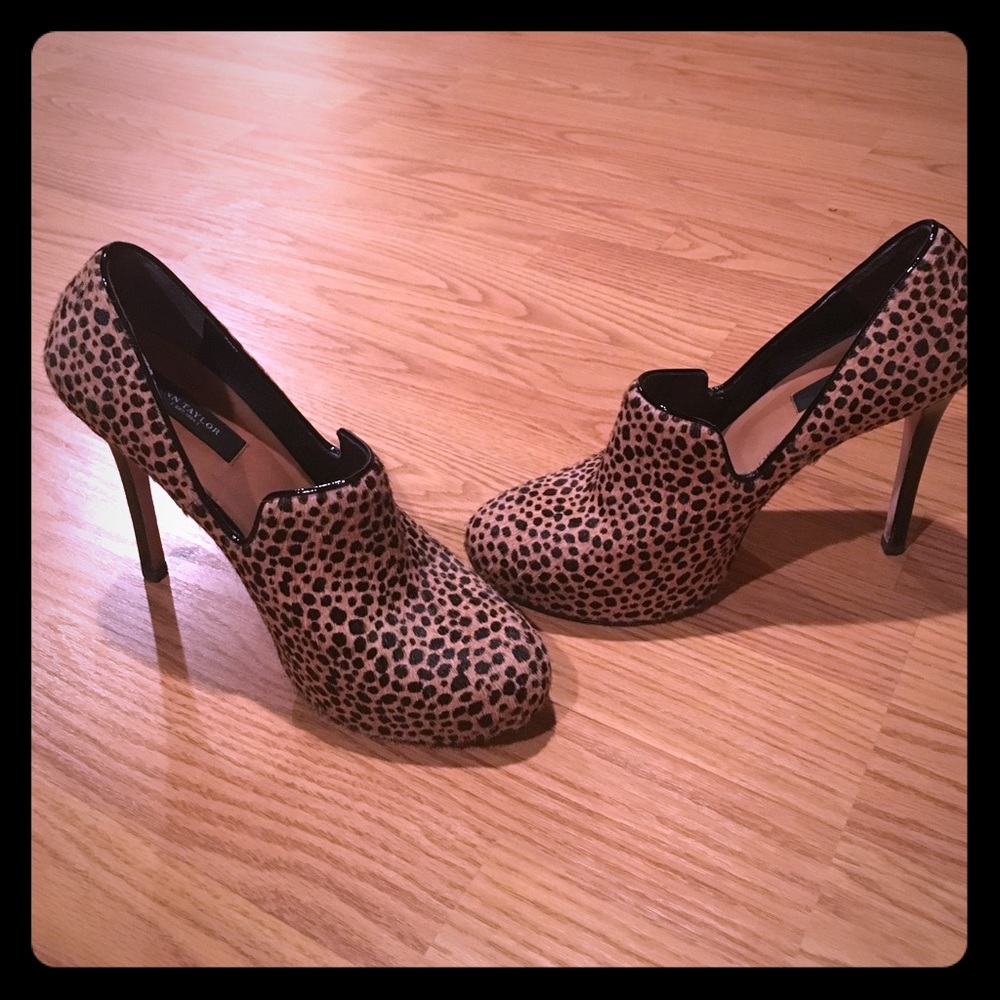 Darling Anne Taylor booties