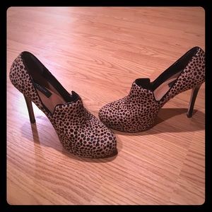 Darling Anne Taylor booties