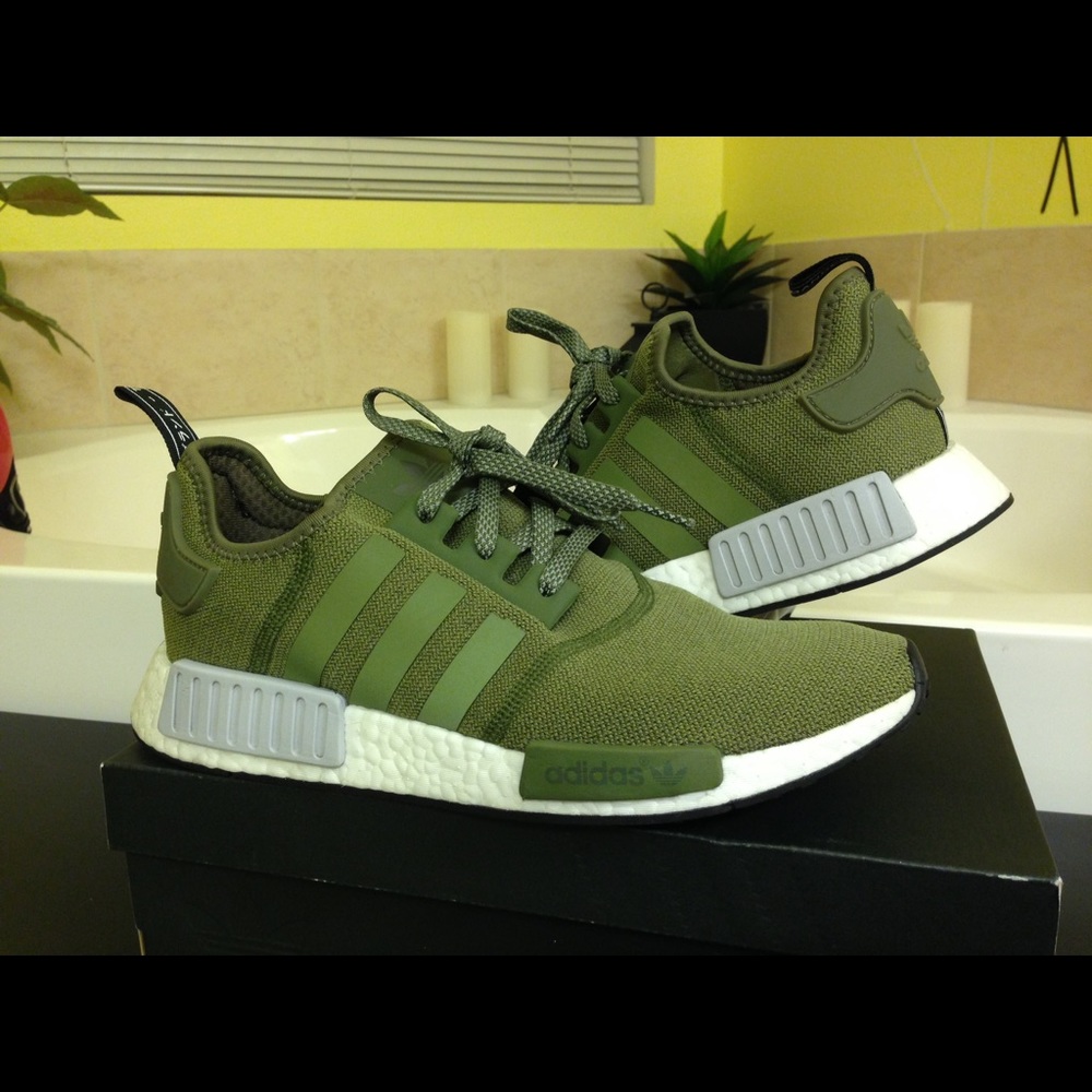 ADIDAS NMD R1 "oLivE "