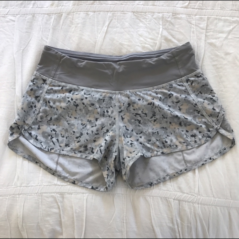 Lululemon speed shorts size 4 ditsy floral print
