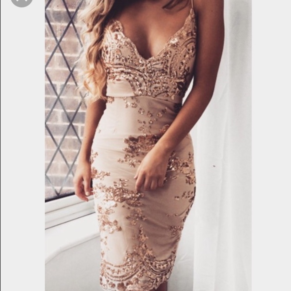 Sequined Lace V-Neck Party Dress. Size Small