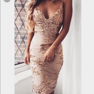 Sequined Lace V-Neck Party Dress. Size Small