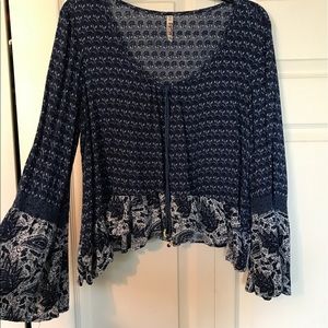 Long sleeve boho peasant sleeve blouse.