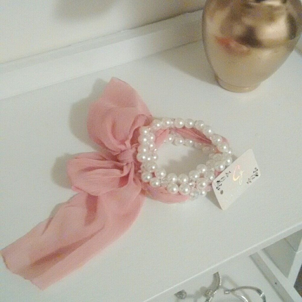Beautiful pearl bracelet with blush pink ribbon