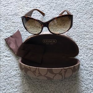 Woman's Coach Sunglasses in EUC