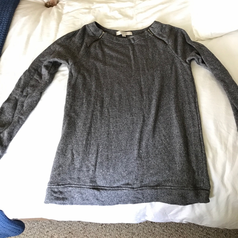 Grey sweatshirt with zipper trim
