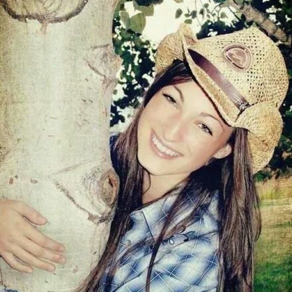 Meet your Posher, Melissa - Picture 1 of 1