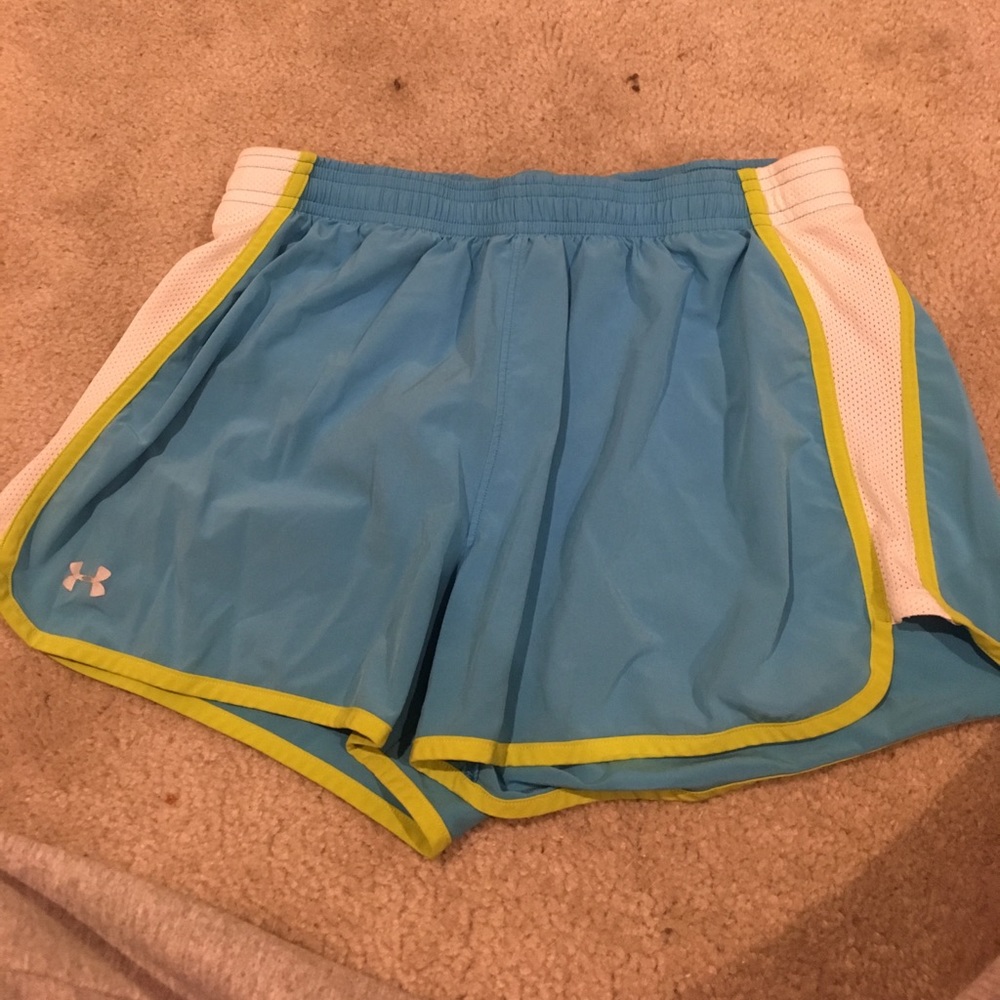 Size medium, under armour shorts!