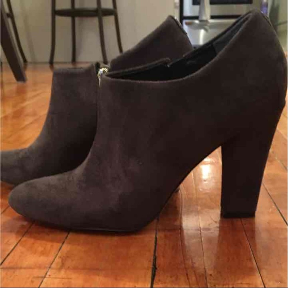 Ivanka suede brown heels so cute!