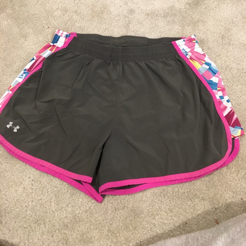 Grey, size medium Under Armour shorts!