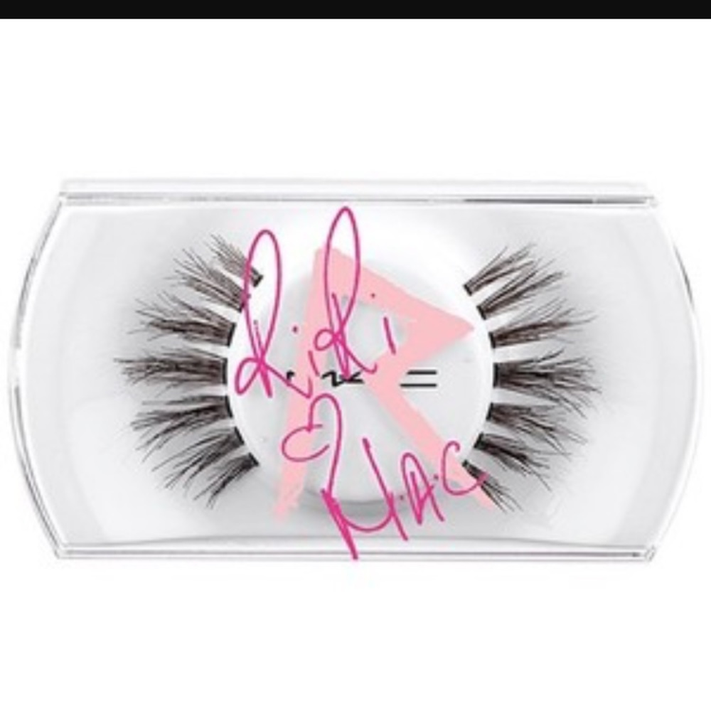 RIRI Mac eyelashes