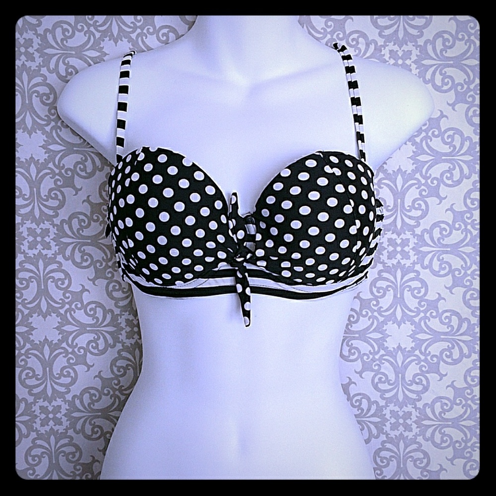 How cute is this swim top?