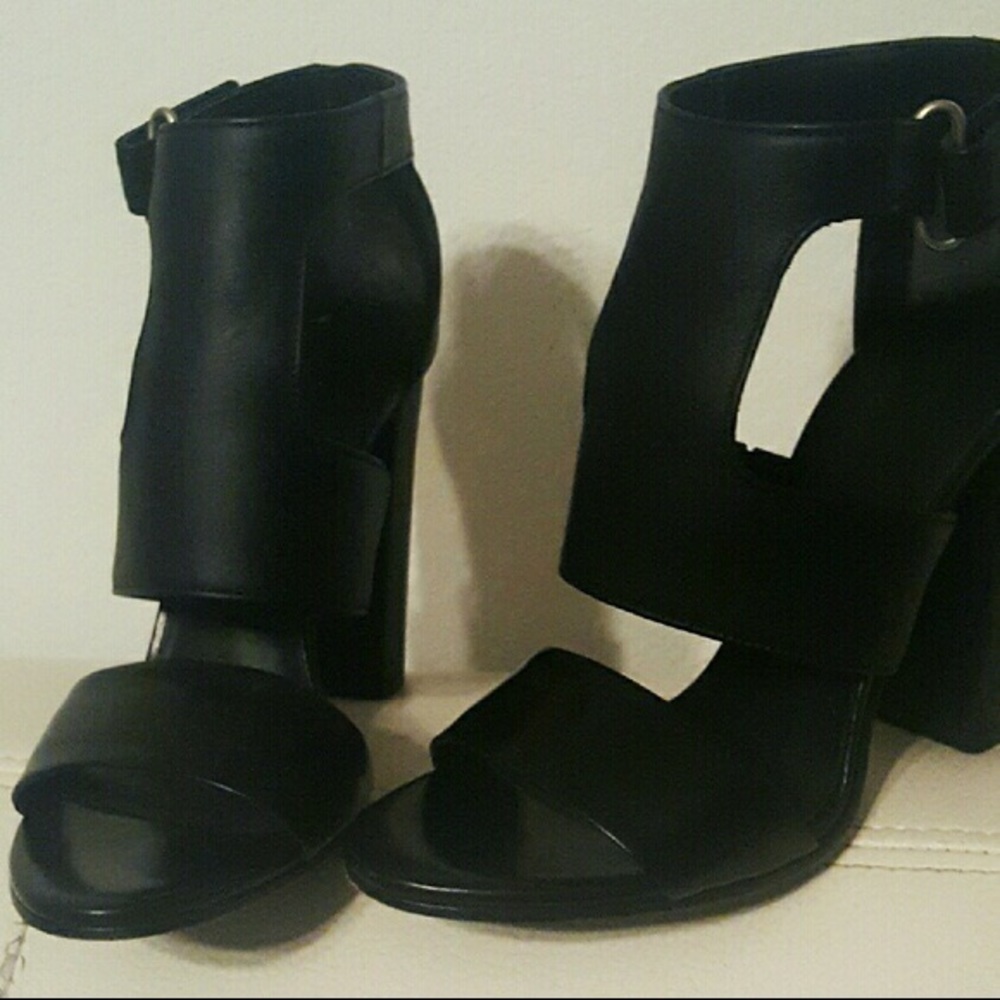 VINCE Heels Size 6