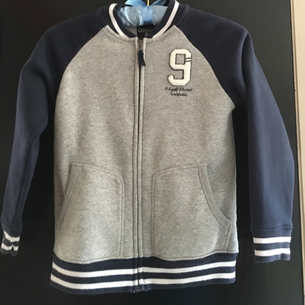 👟Boys size 8 zip front sweatshirt👟