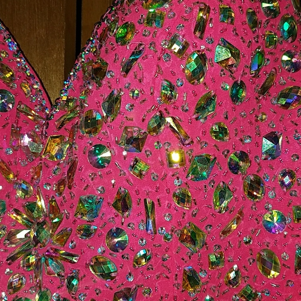 Beautiful pink prom dress. - Picture 2 of 6