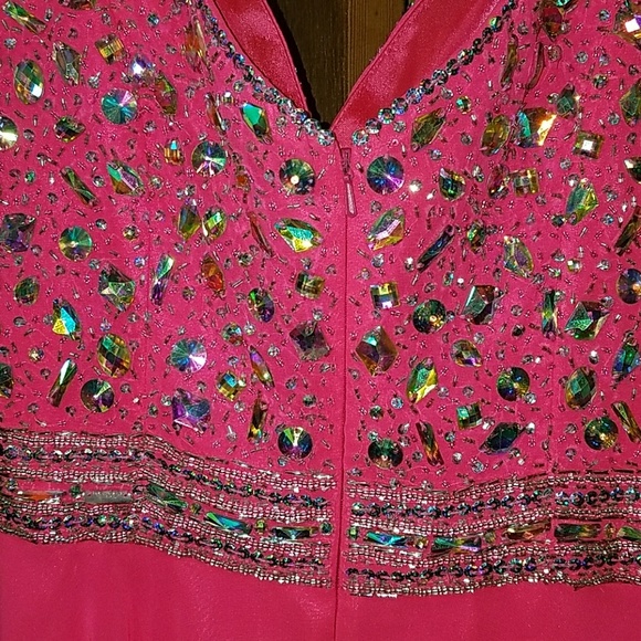 Beautiful pink prom dress. - Picture 3 of 6