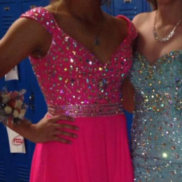 Beautiful pink prom dress. - Picture 6 of 6