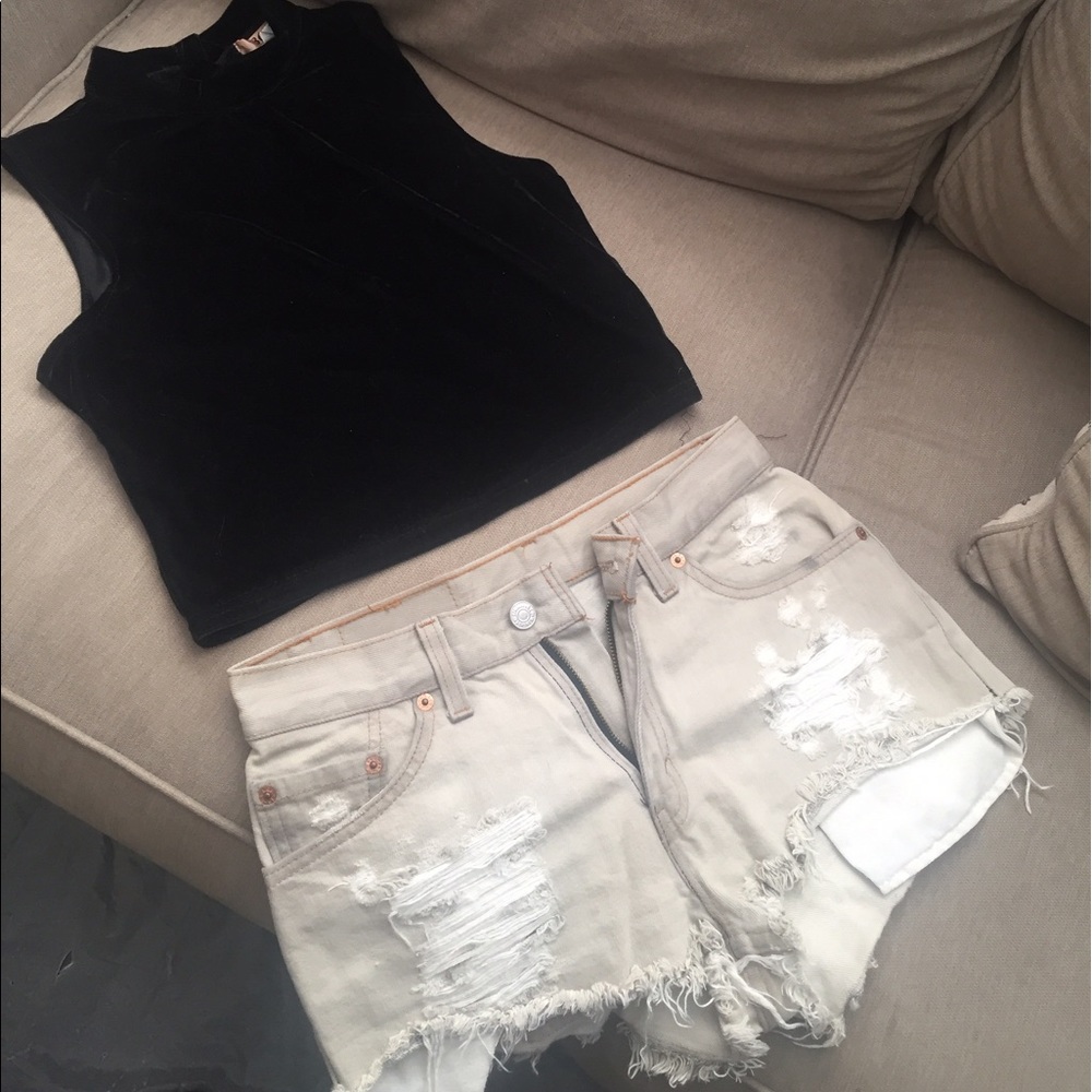 ‼️PRICE DROP‼️✨LIKE NEW✨ COOL LEVI SHORTS!!! 👌🏽