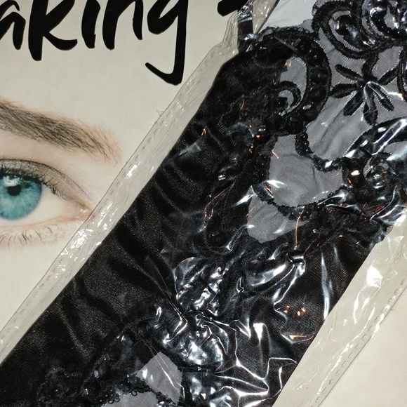 💰SOLD💰 Vintage Inspired black Gloves w/ sequins - Picture 2 of 2