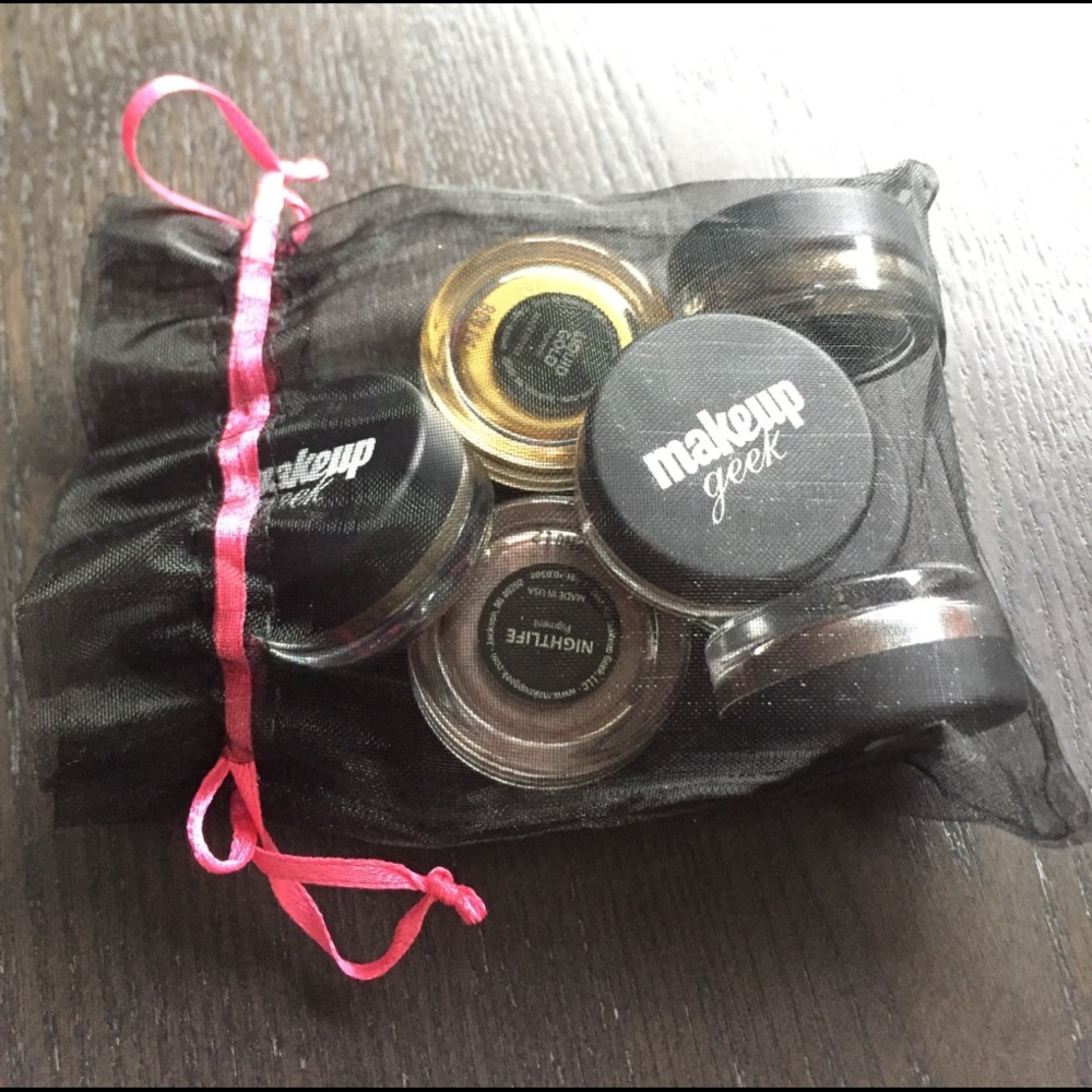 Makeup geek pigment eyeshadow