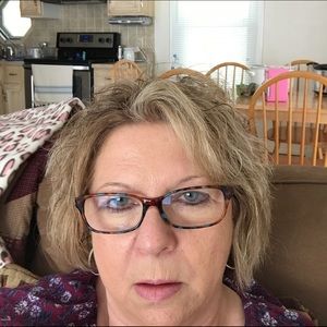 Meet your Posher, Elisa