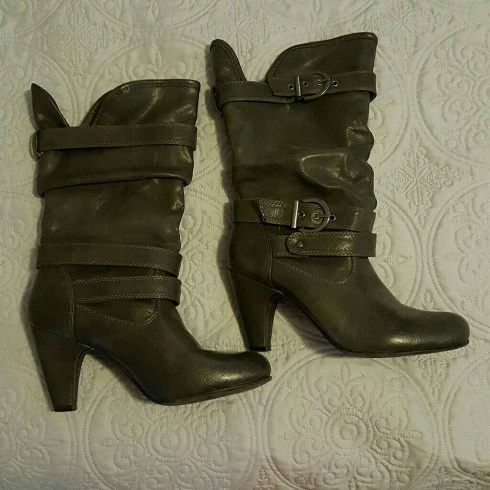 Pull on boots
