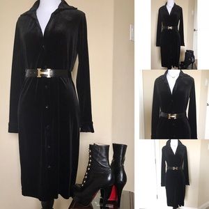 👗🛍 SOLD 🛍 Velvet long sleeve black dress