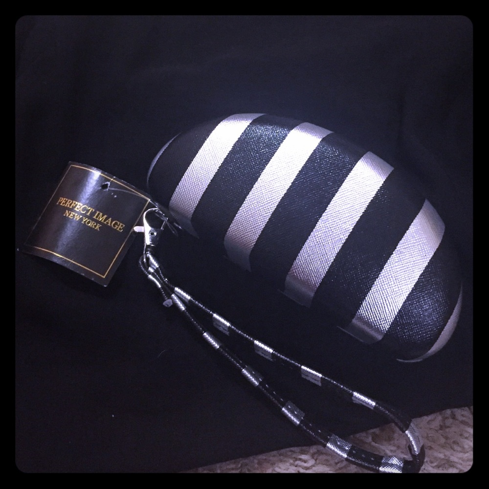 Adorable carry case for your Shades . NWT