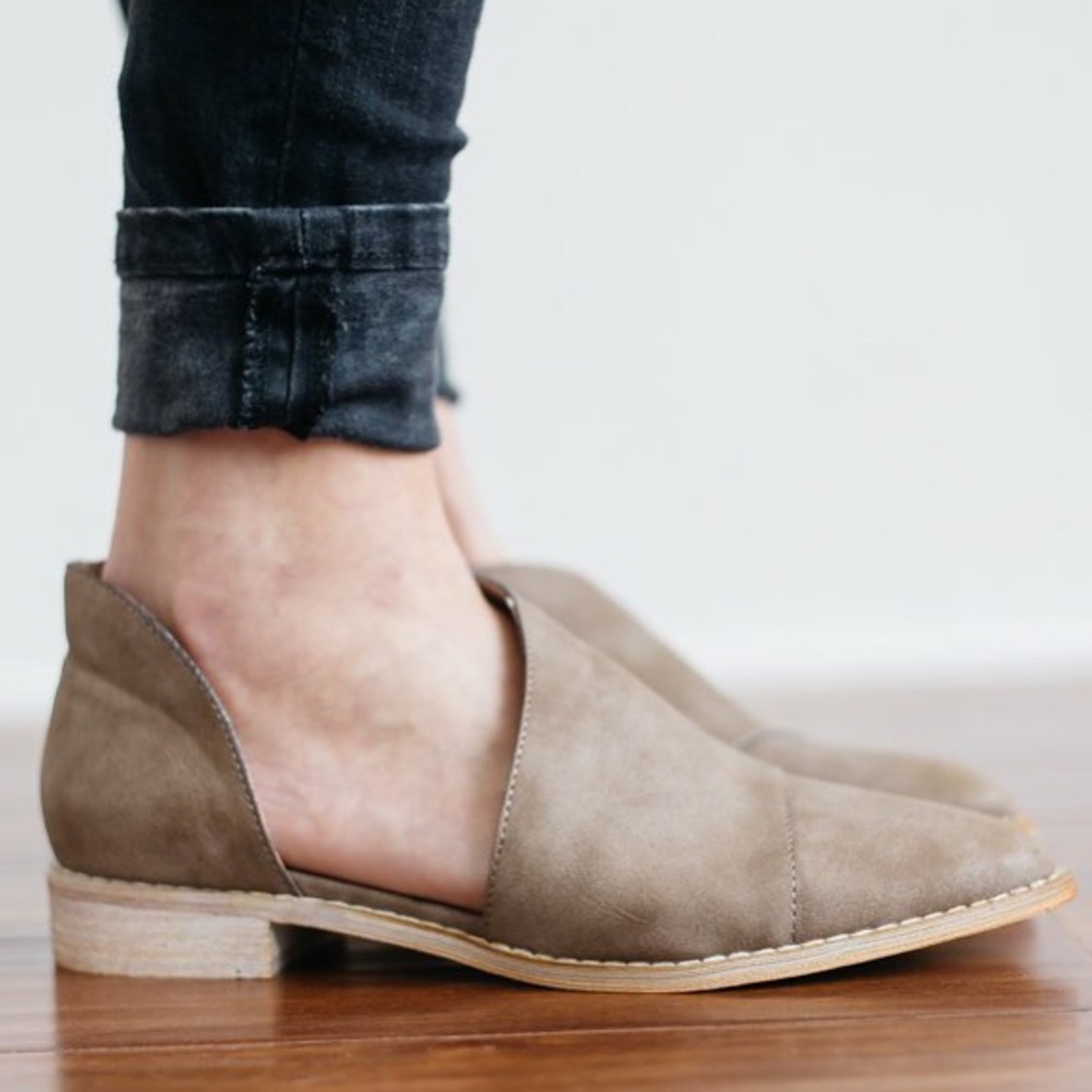 SIZE 7 LEFT! Mont Blanc Flats - Picture 2 of 3