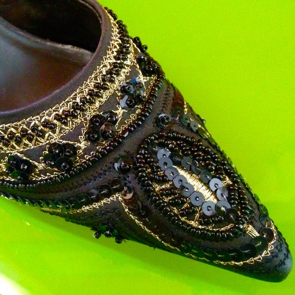 DONATED! EUC unique beaded & embroidered heels - Picture 2 of 7