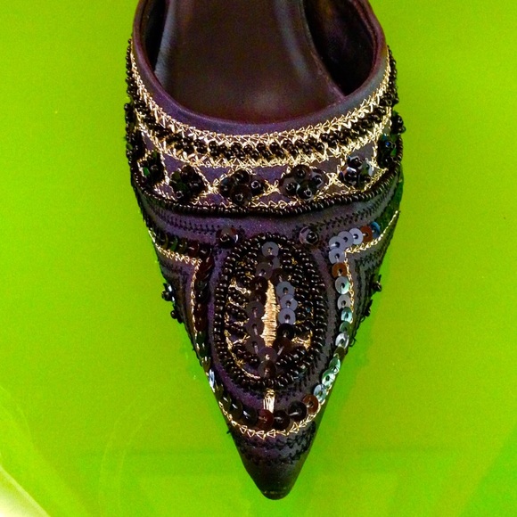 DONATED! EUC unique beaded & embroidered heels - Picture 3 of 7