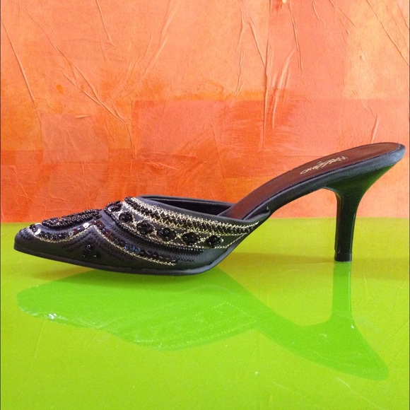 DONATED! EUC unique beaded & embroidered heels - Picture 5 of 7