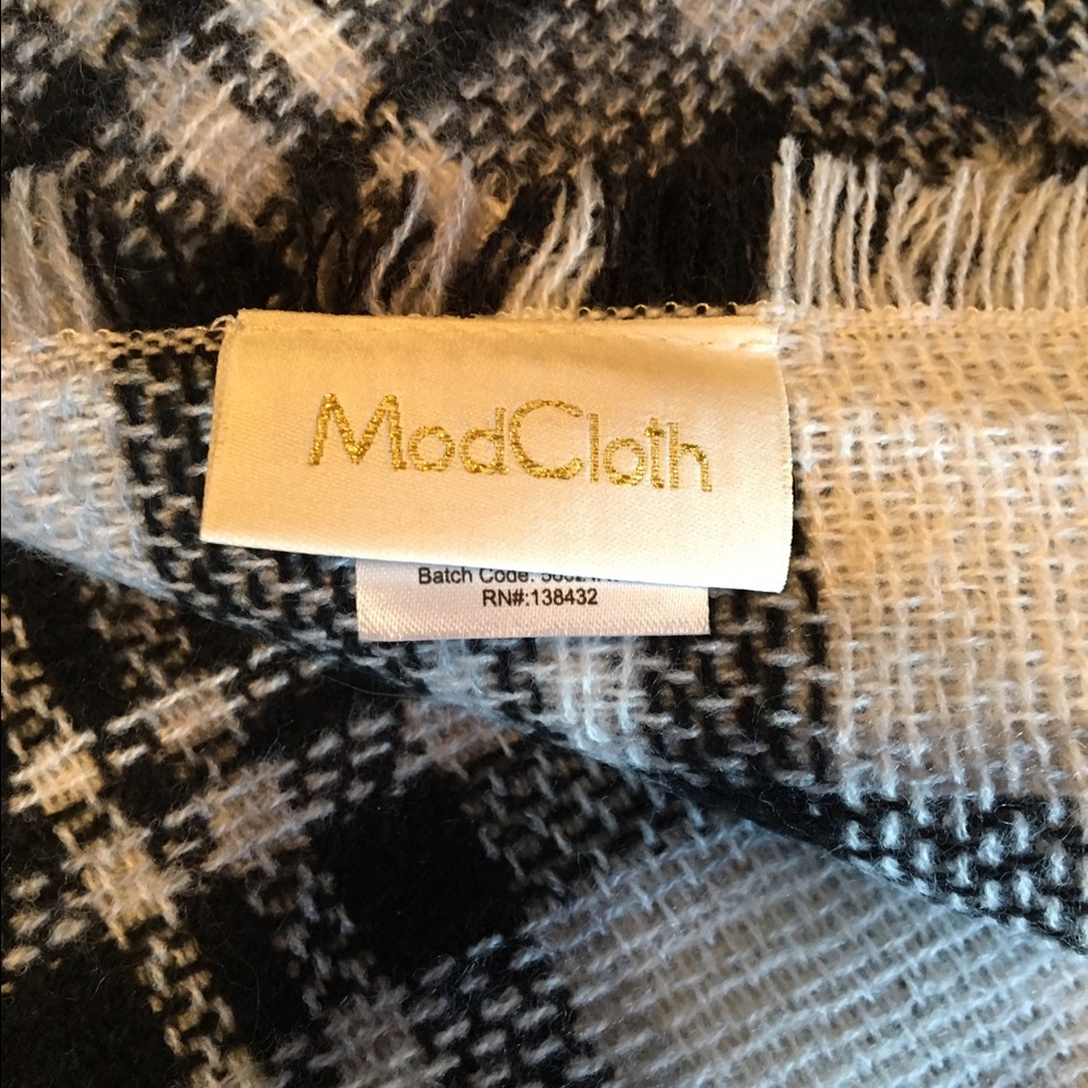 Black & white plaid blanket scarf!
