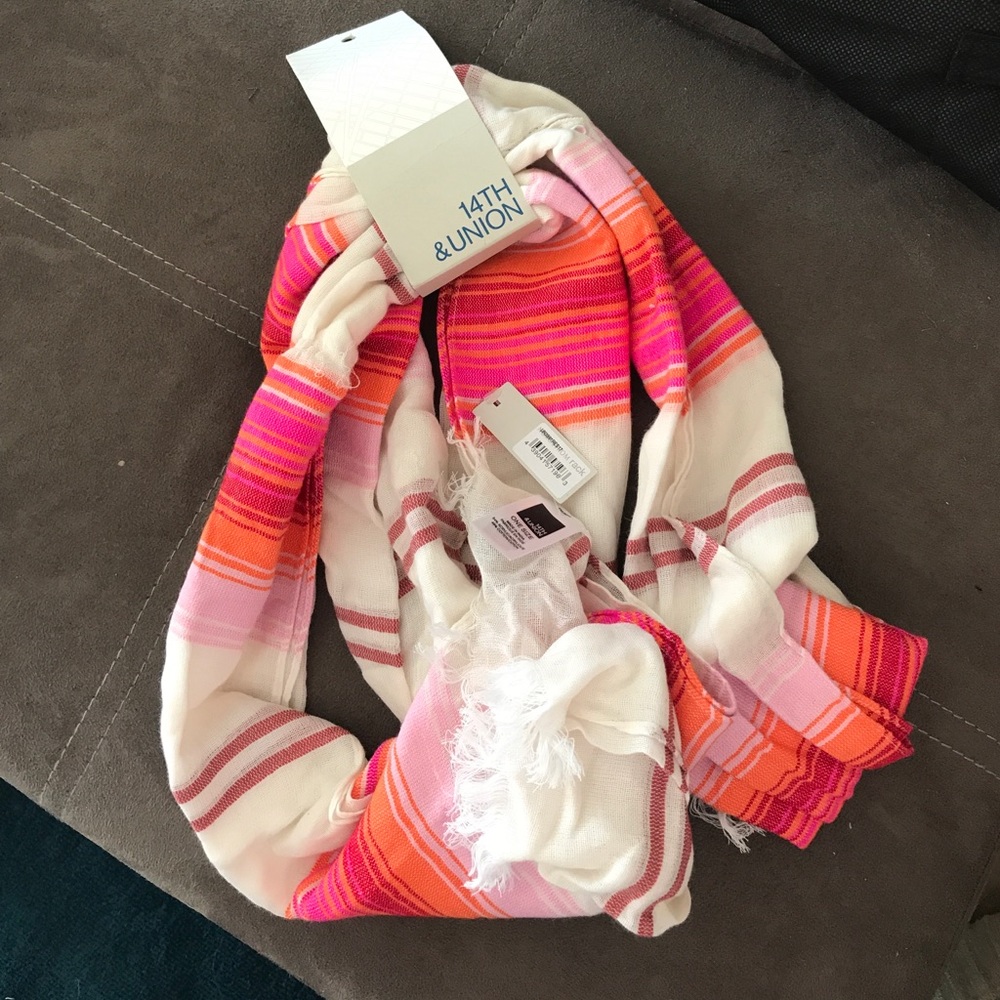 NWT scarf