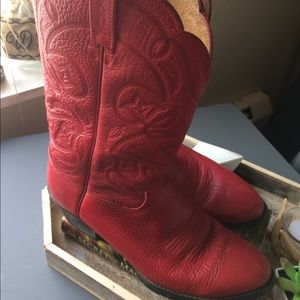 Women's Red Ariat cowboy boots