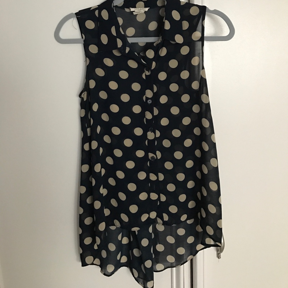 Sleeveless polkadot blouse