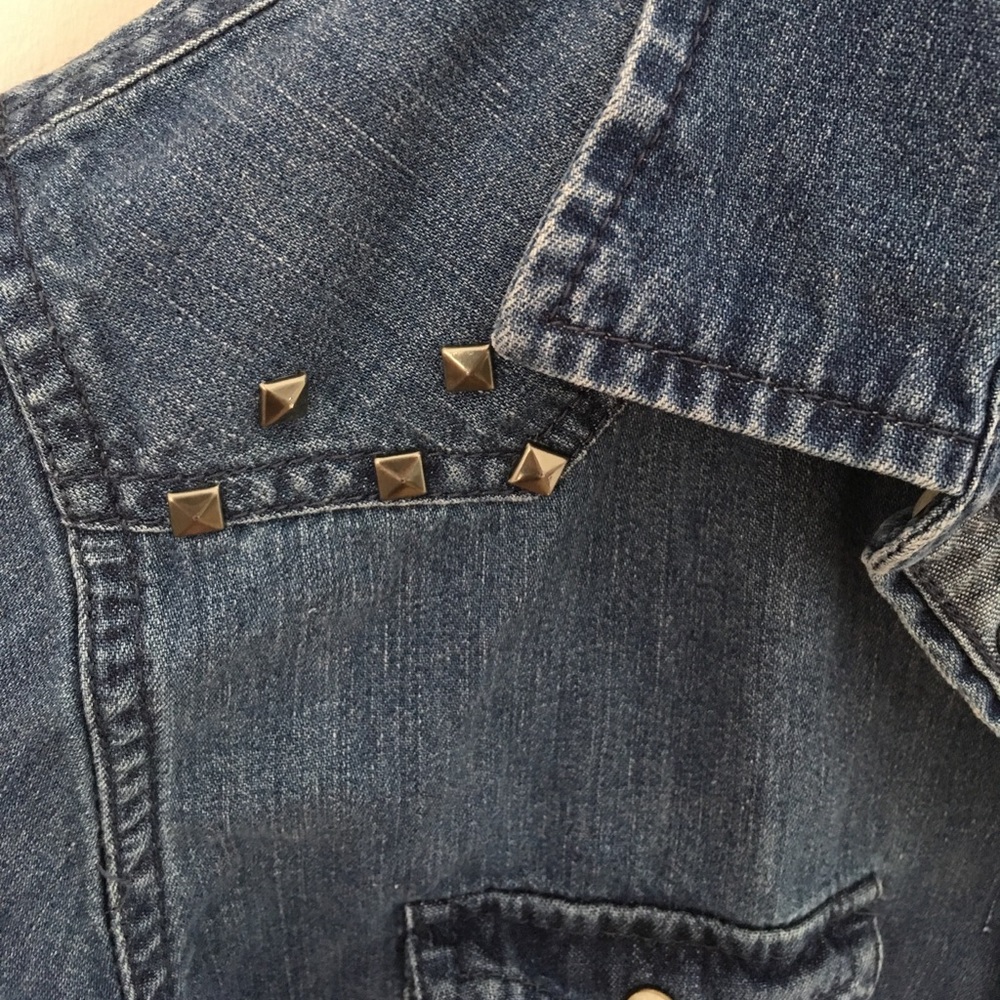 Jean Button-up - Picture 2 of 3