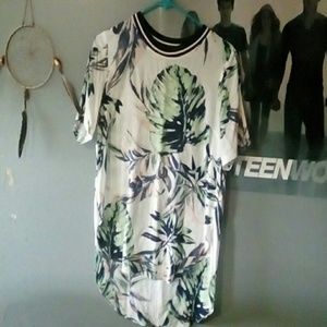 ASO EXACT Lydia Martin Topshop Palm Tee