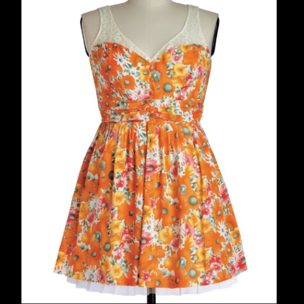Safflower Fan by Moon Collection sold by Modcloth