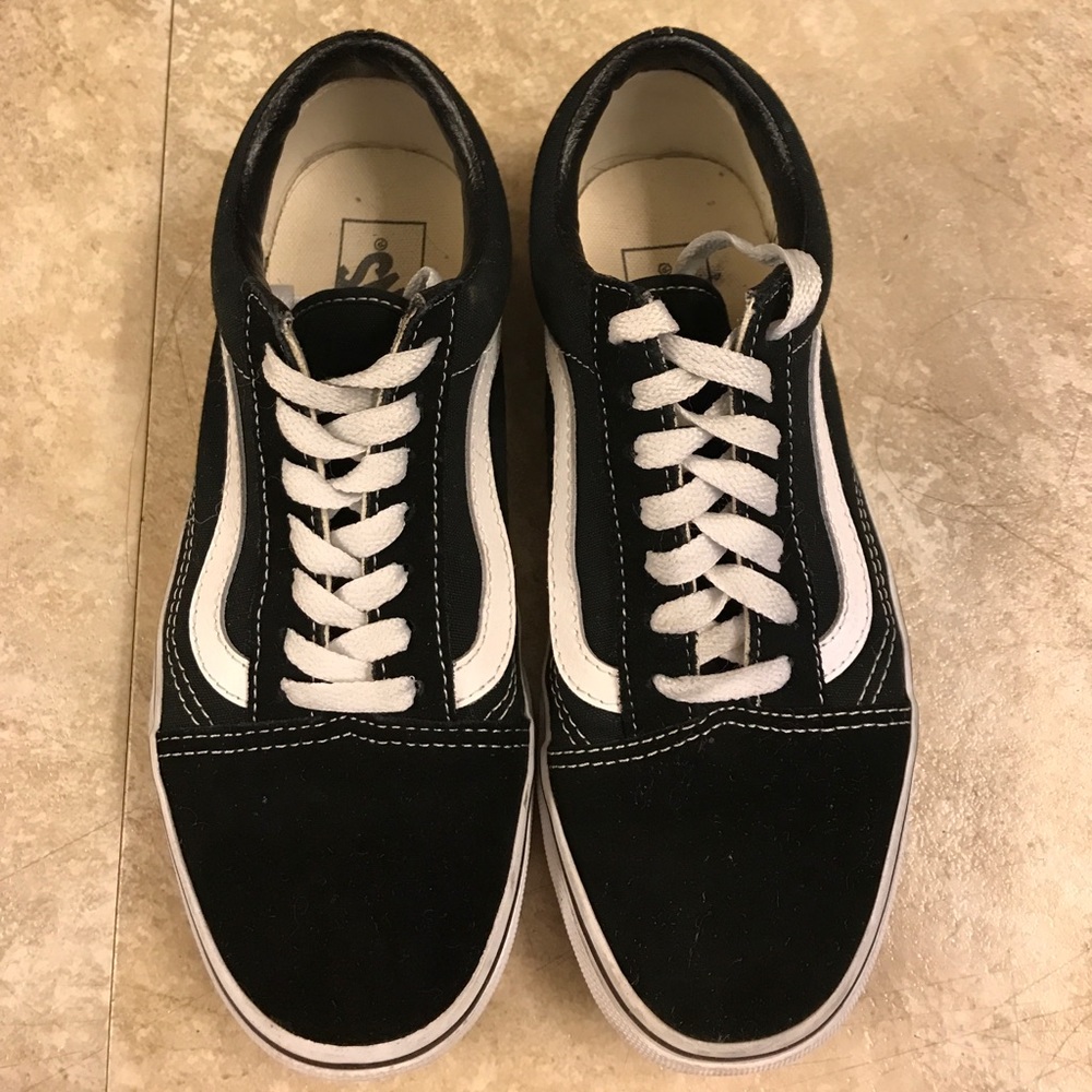 VANS OLD SKOOL BLACK AND WHITE SIZE 6.5