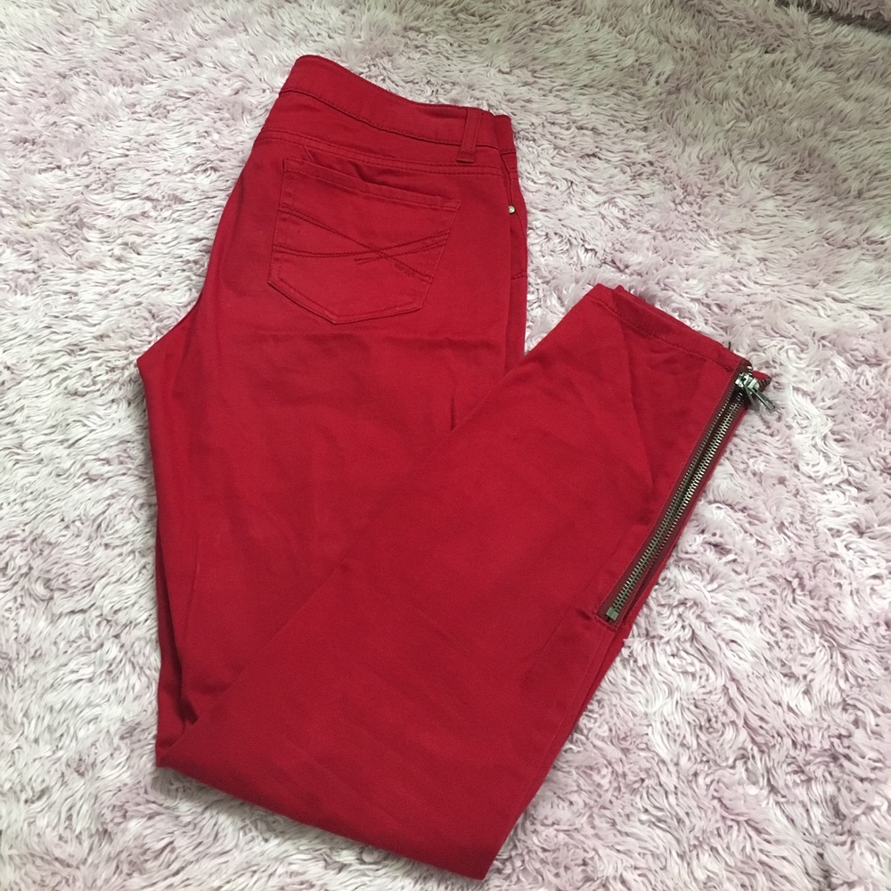 Red zipper side pants