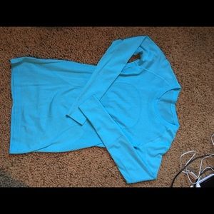 Lululemon fresco blue swiftly LS sz 6