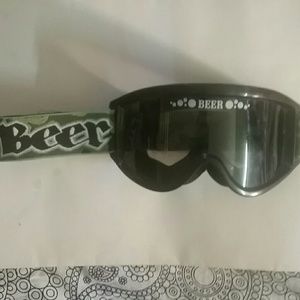 Ski/snowboarding goggles