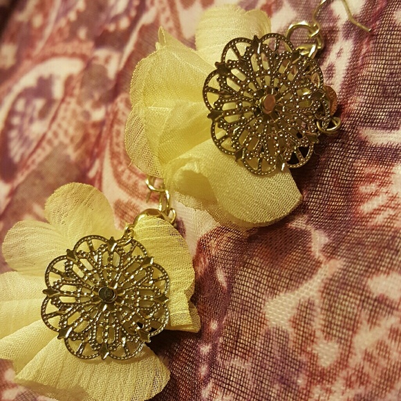 Pom pom earings - Picture 2 of 2