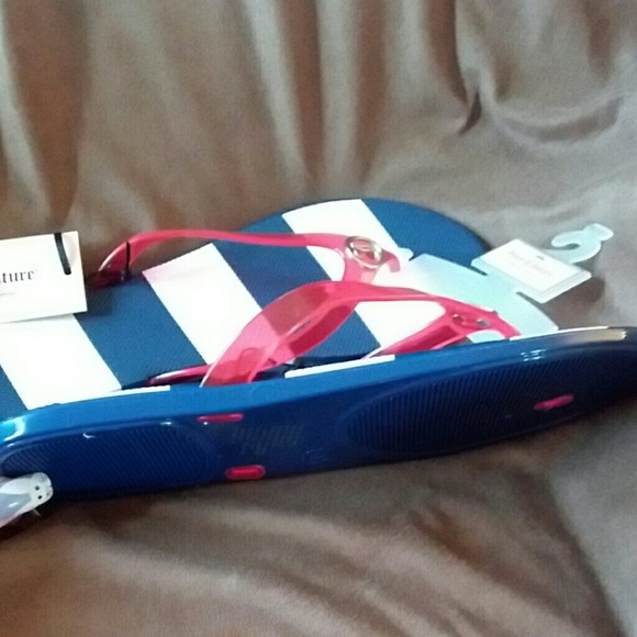 Juicy couture red, white, n blue flip flops - Picture 4 of 6